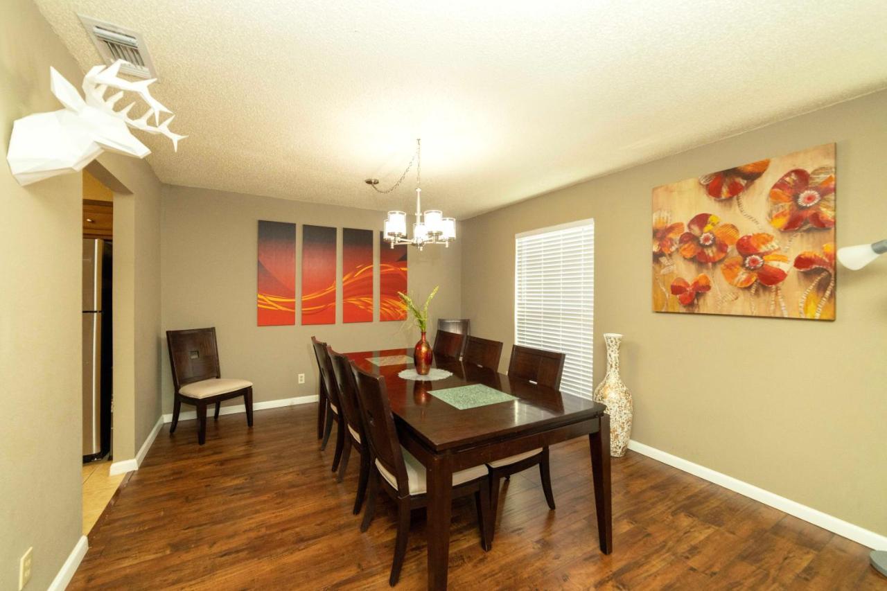 Holiday home Style & Comfort Townhome Near Tourist Attractions *