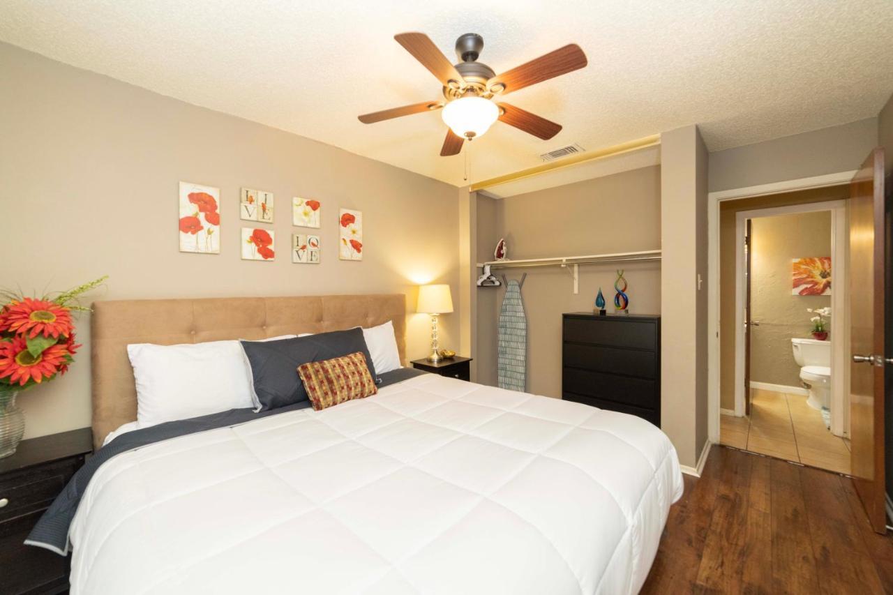 Style & Comfort Townhome Near Tourist Attractions Holiday home *
